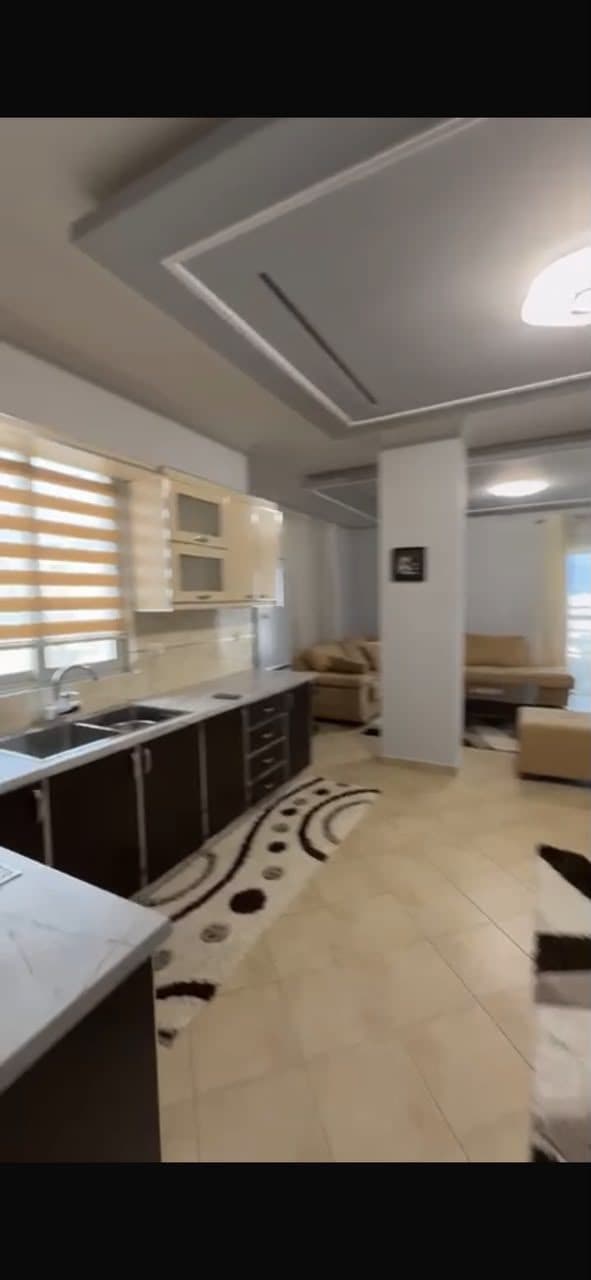 Jepet apartament me qera 2+1+post parkimi tek Kodra e Diellit 2
