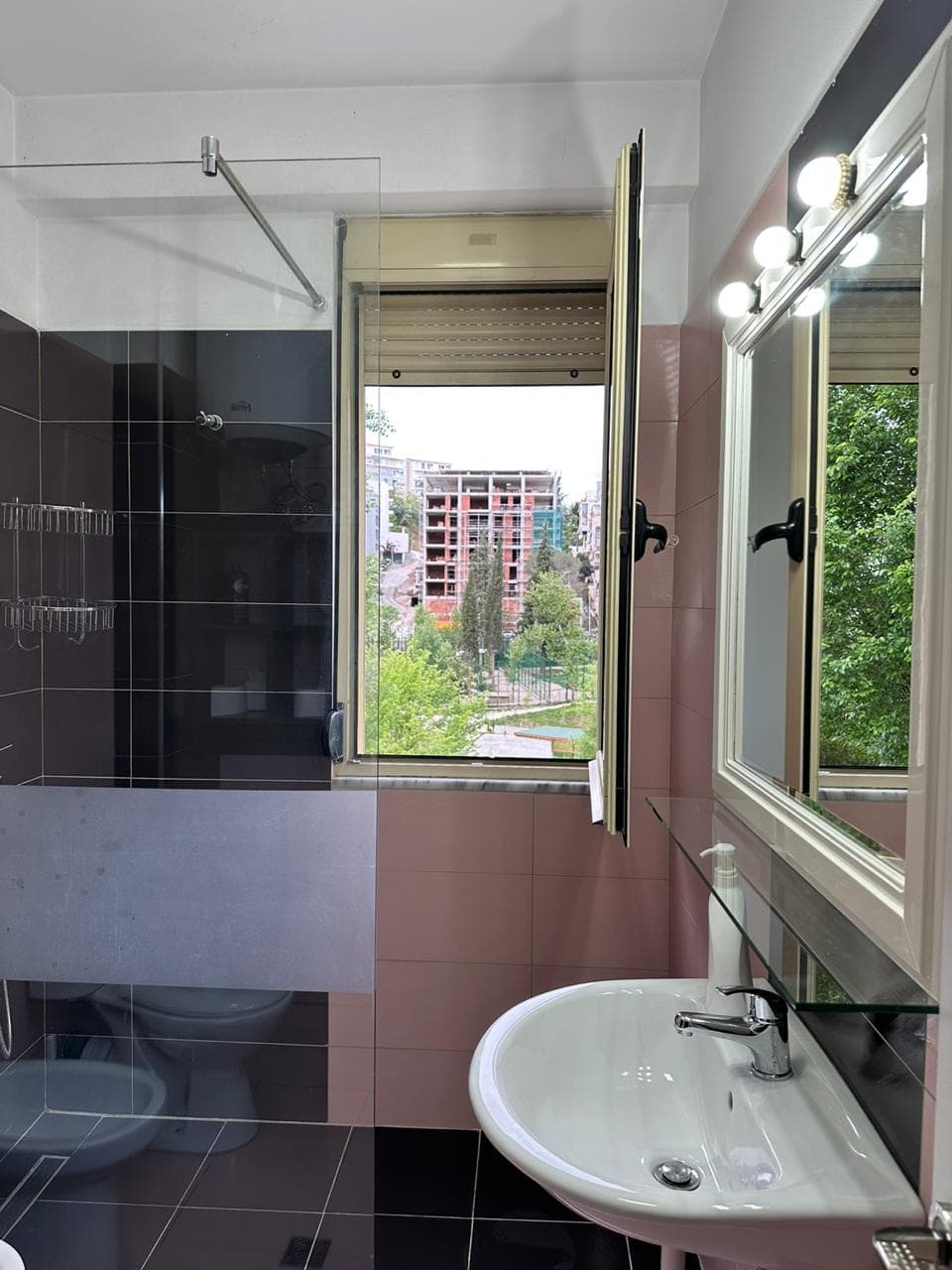 Jepet me qera Apartament 1+1 ne Kopshti Zologjik. 4