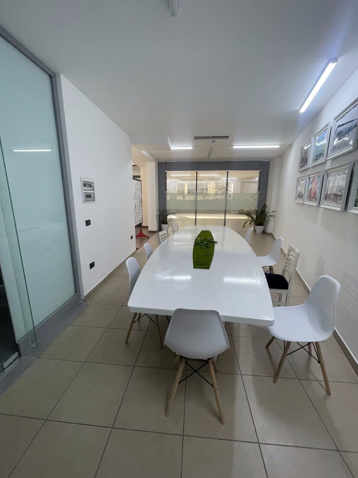 Ambient Komercial Me Qira në Xhamllik , Tiranë - 10000€ | 1000 m² 1