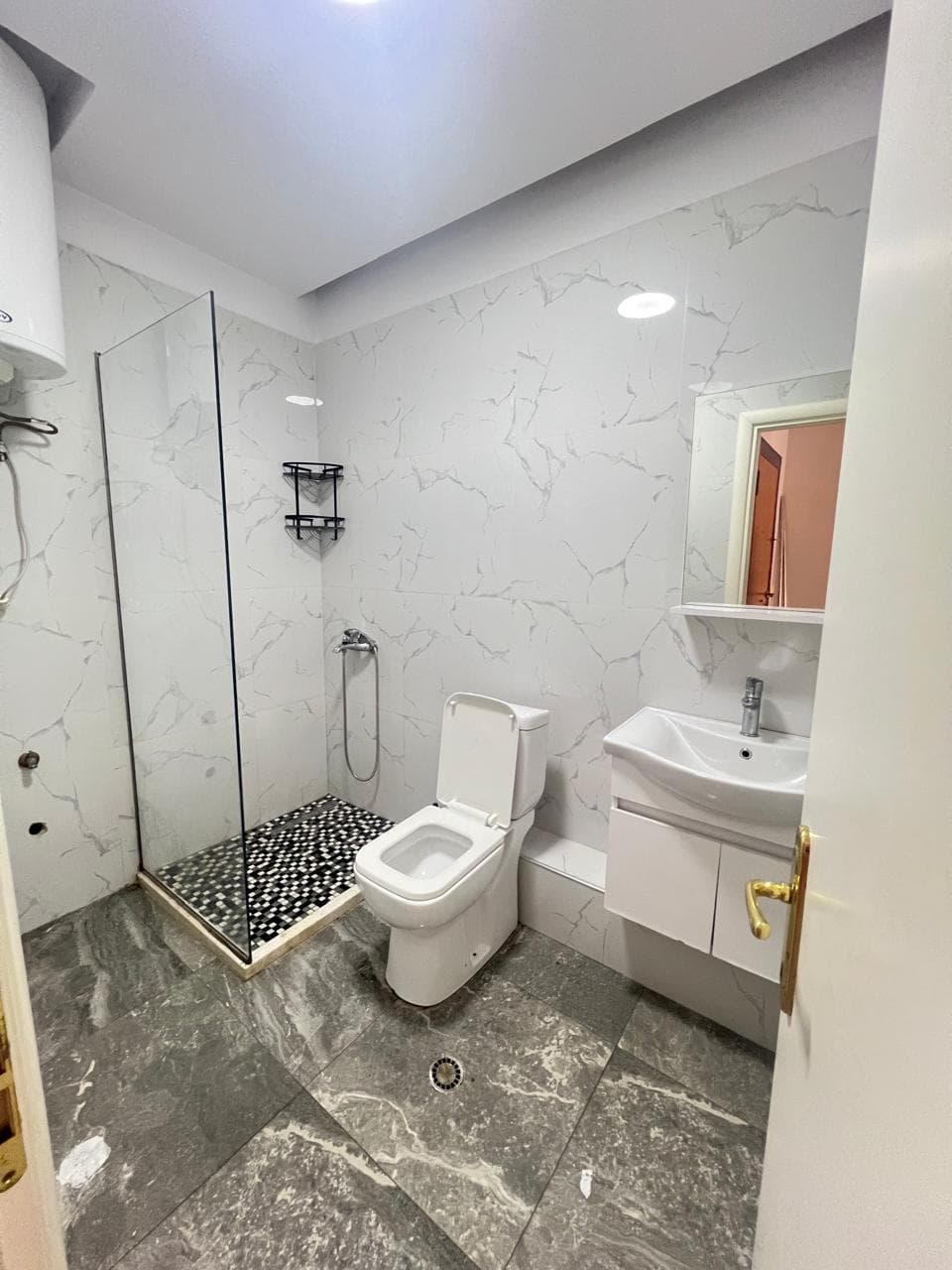 Shitet Apartament 2+1 Ne Astir 4