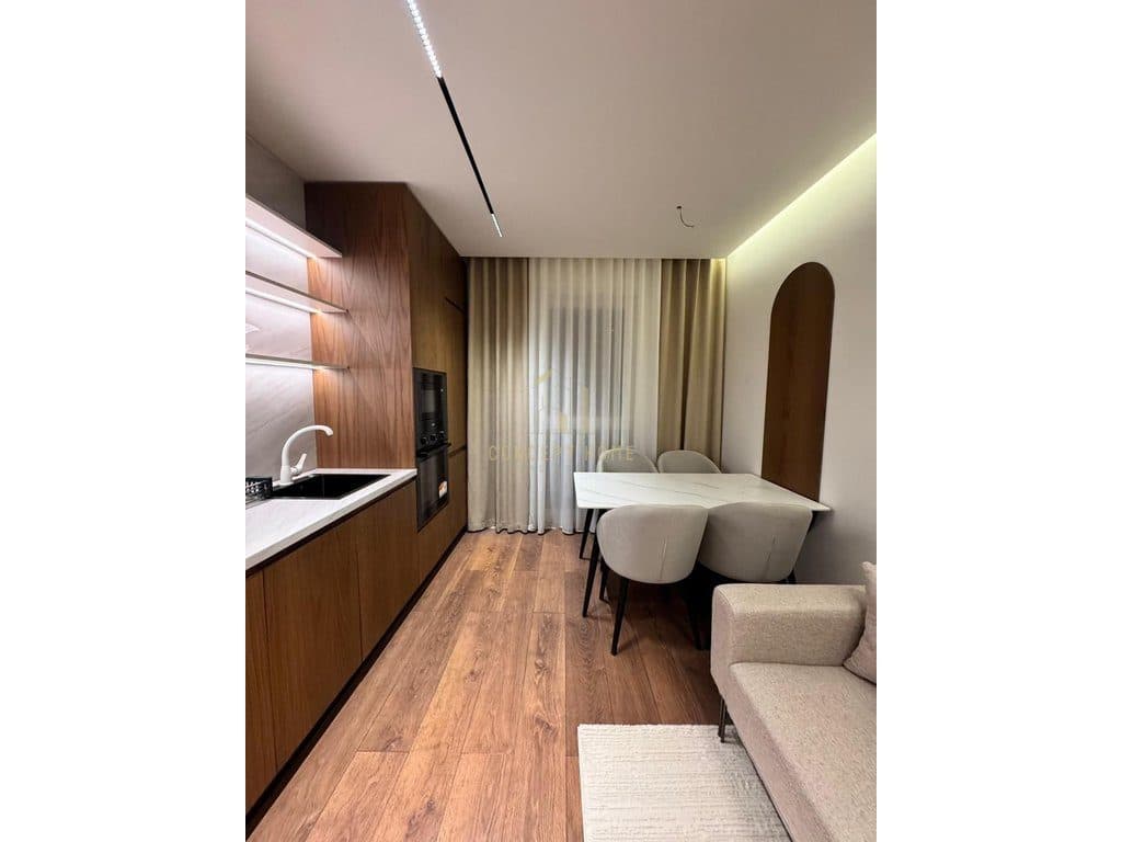 Apartament me qera 2+1+post parkimi ne Xhamllik. 3