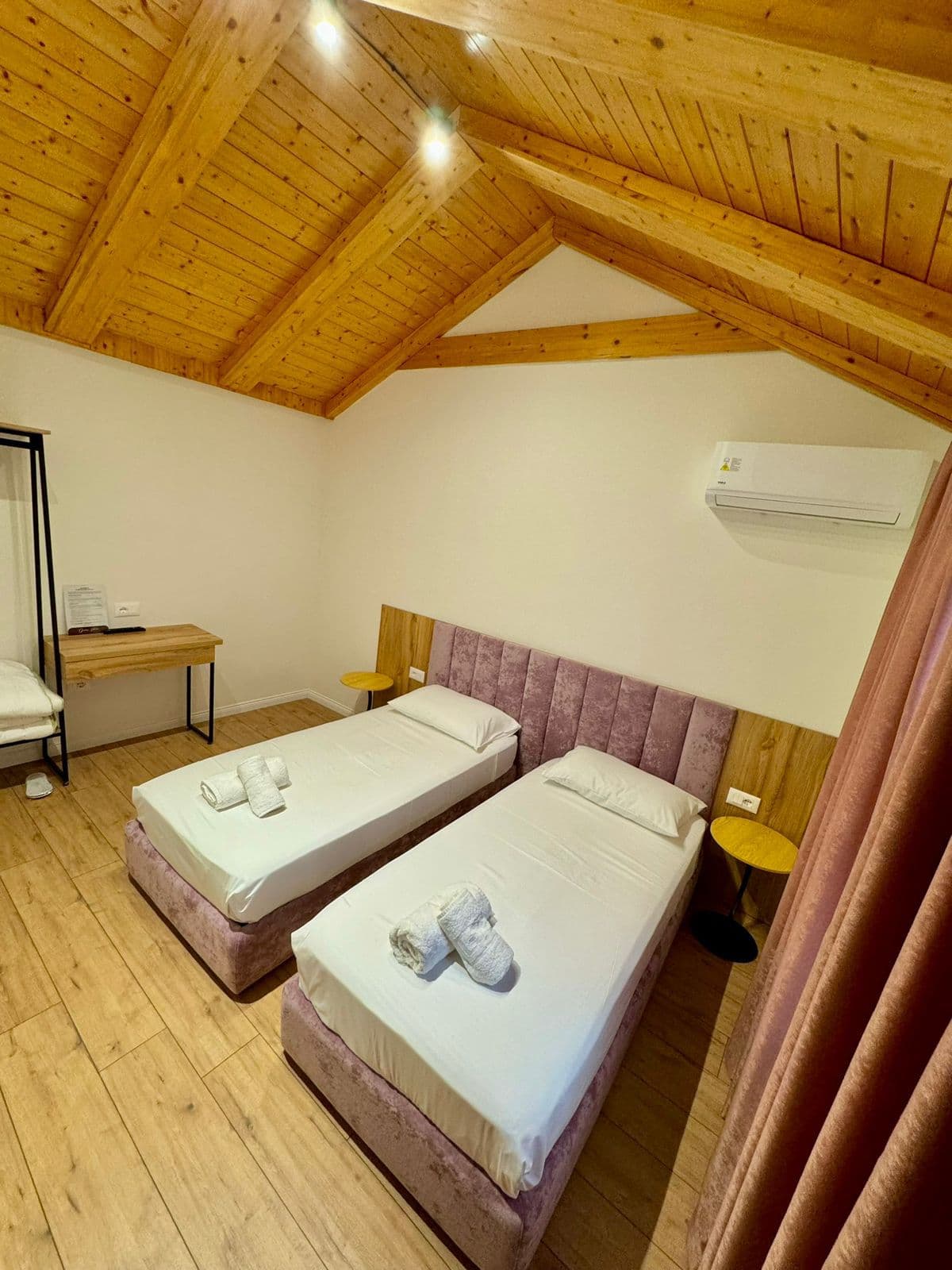 Jepet me qera Hotel ne Qender 4