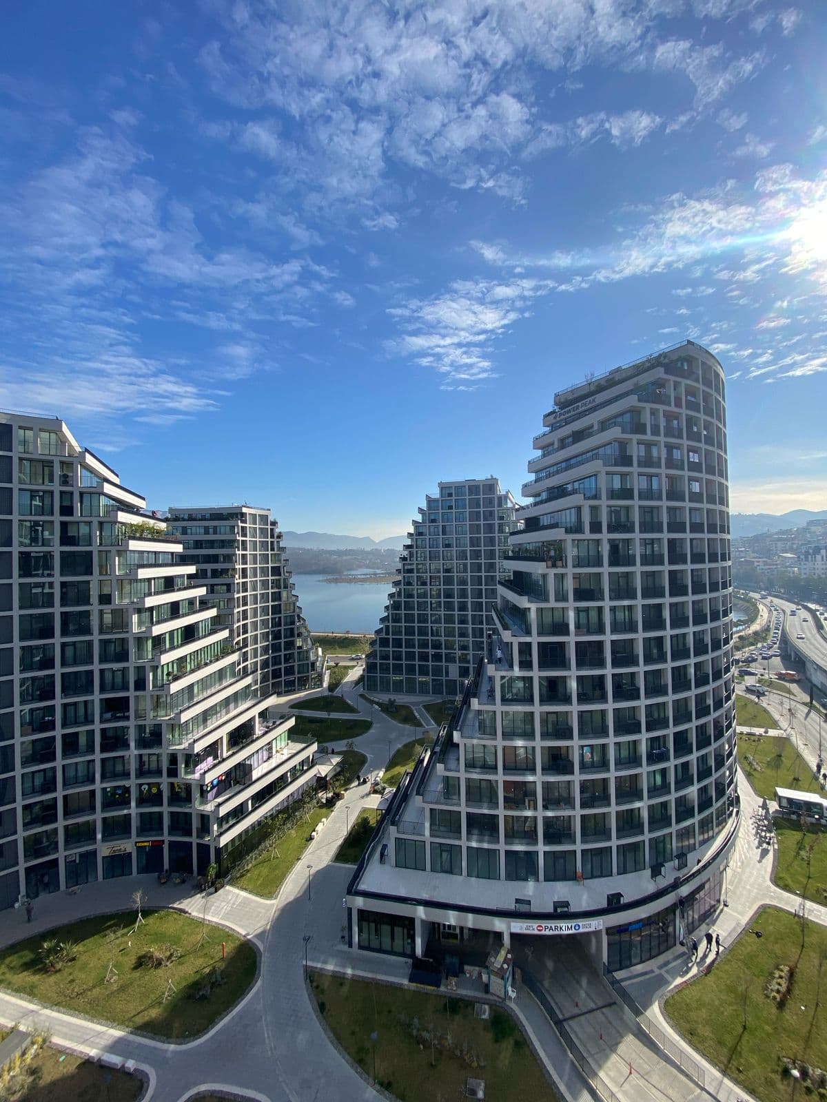 Dyqan Me Qira tek Liqeni Artificial, Lake View Tiranë - 1600€ | 75 m² 1