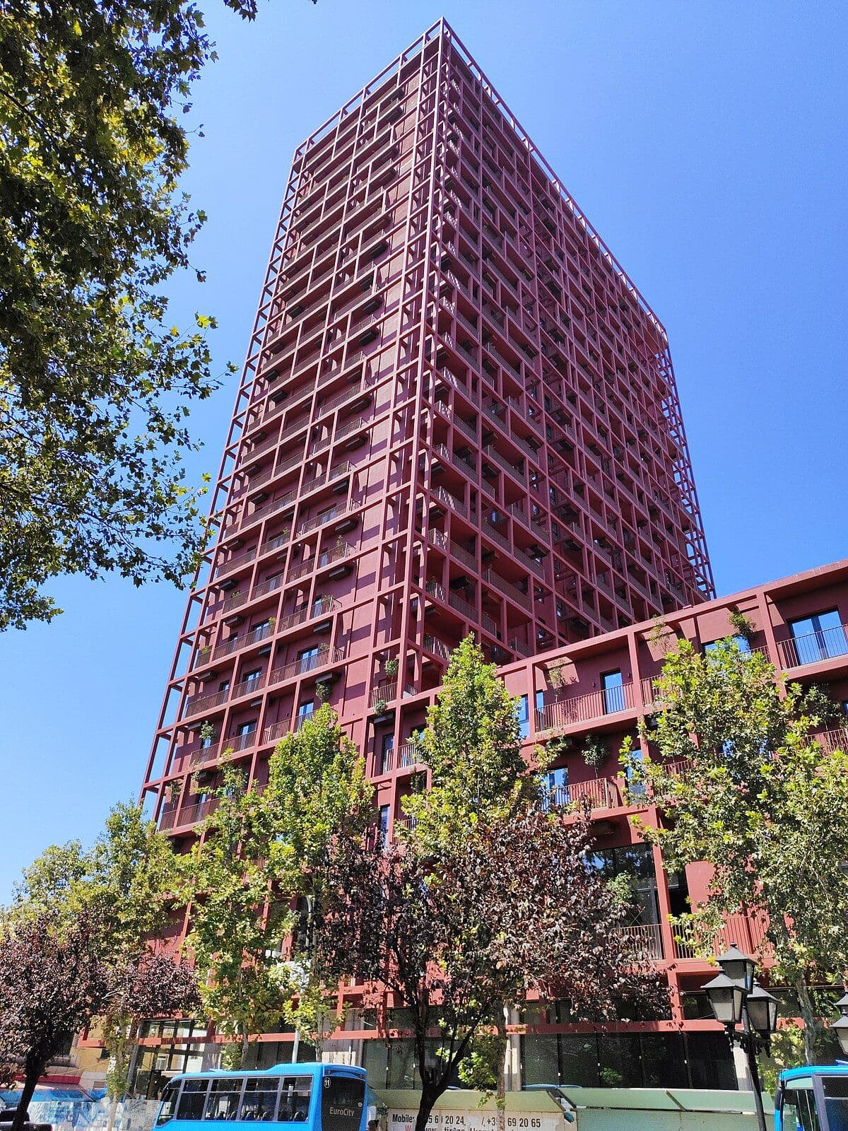 Shitet apartament 2+1 me verande tek Garden Building, Rruga e Kavajës (21 Dhjetori)
