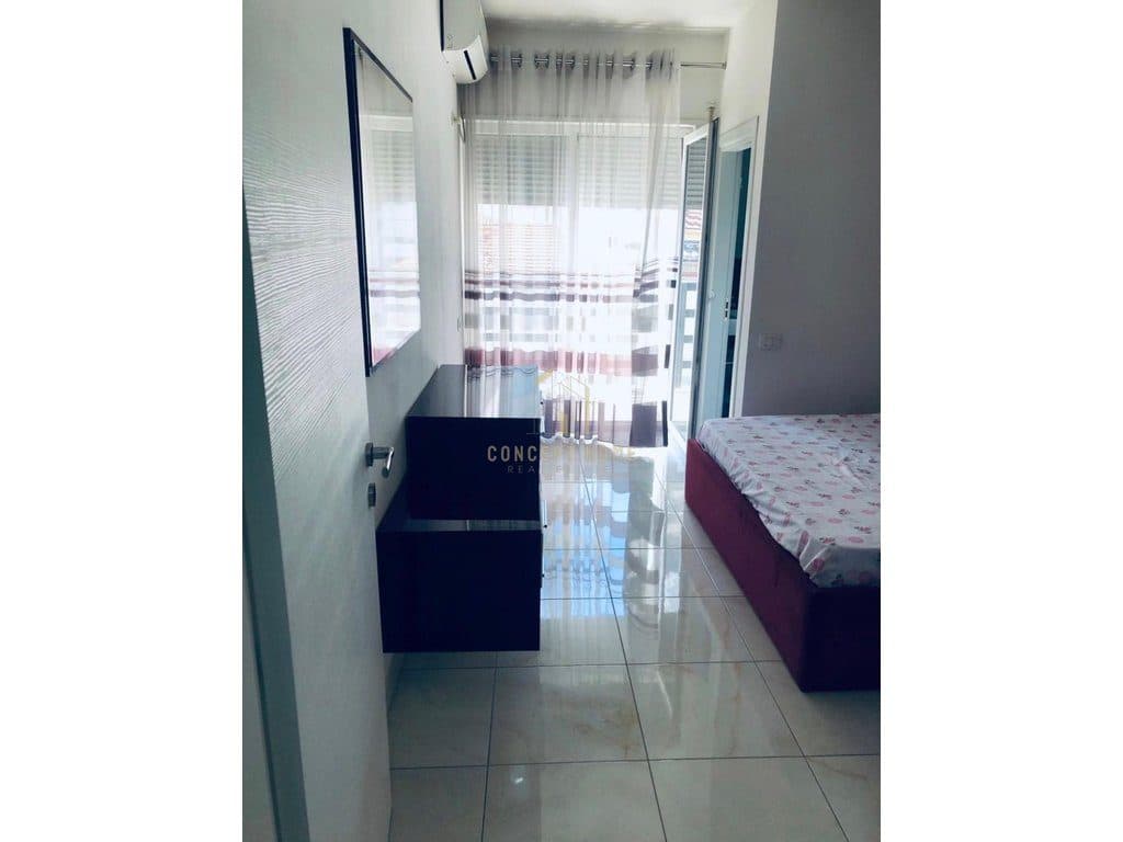 Jepet me qera apartament 2+1+2 tek 2