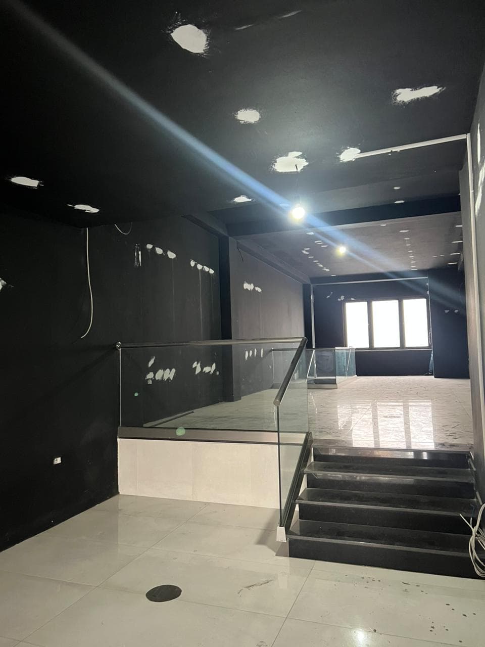 Dyqan me qera rruge kryesore në Bllok, Tirana - 7000€ | 300 m² 2