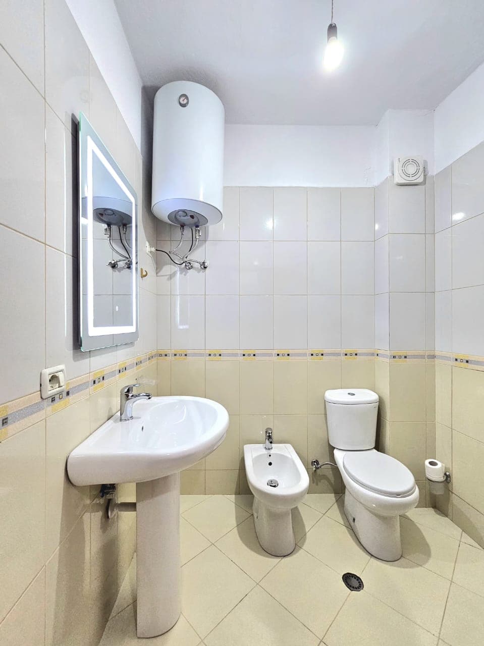 Jepet me qera apartamenti 2+1+2 ne Fresk 4
