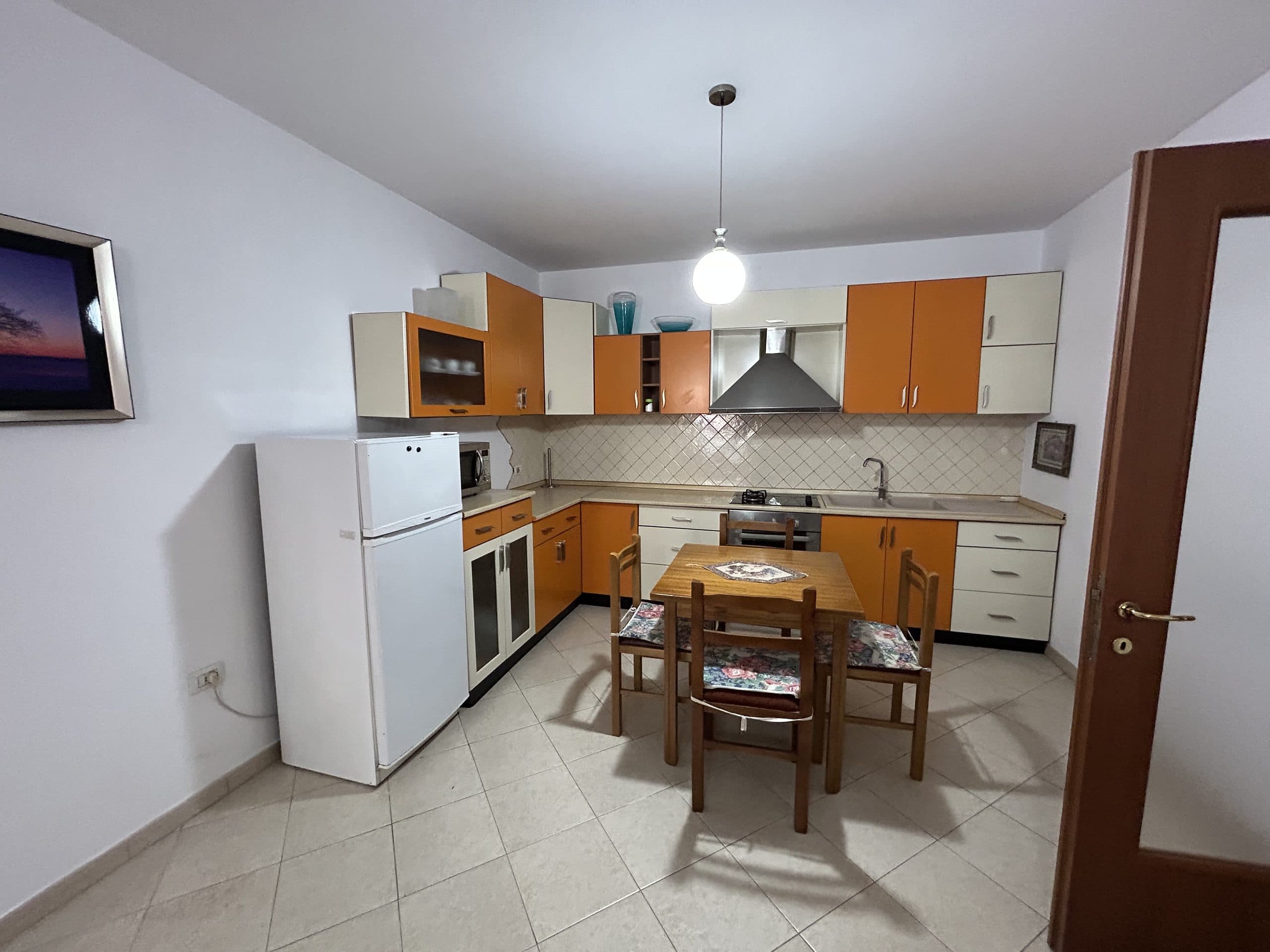 Jepet me qera apartament 2+1+2 tek Zogu i Zi- 650€\muaji