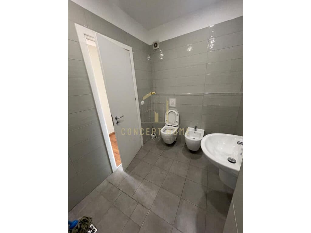 Apartament 2+1 për Qira në Zzogu i Zi, Tiranë - 1000€ | 130 m² 4