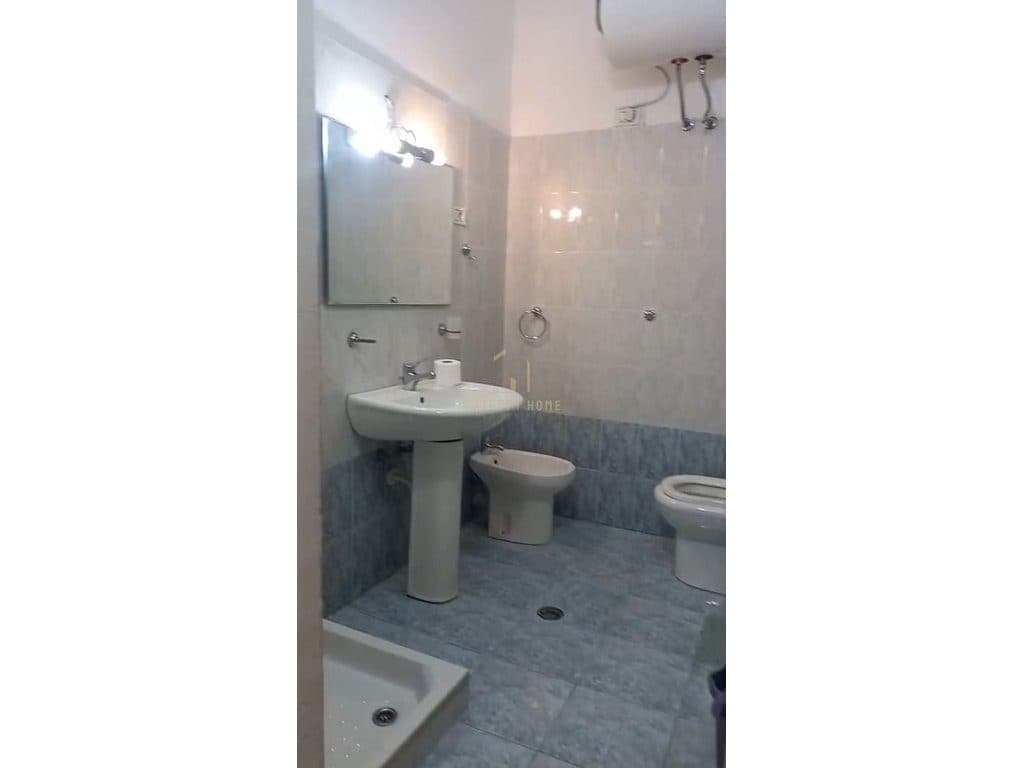 Jepet me qera apartament 1+1 ne Qender 3