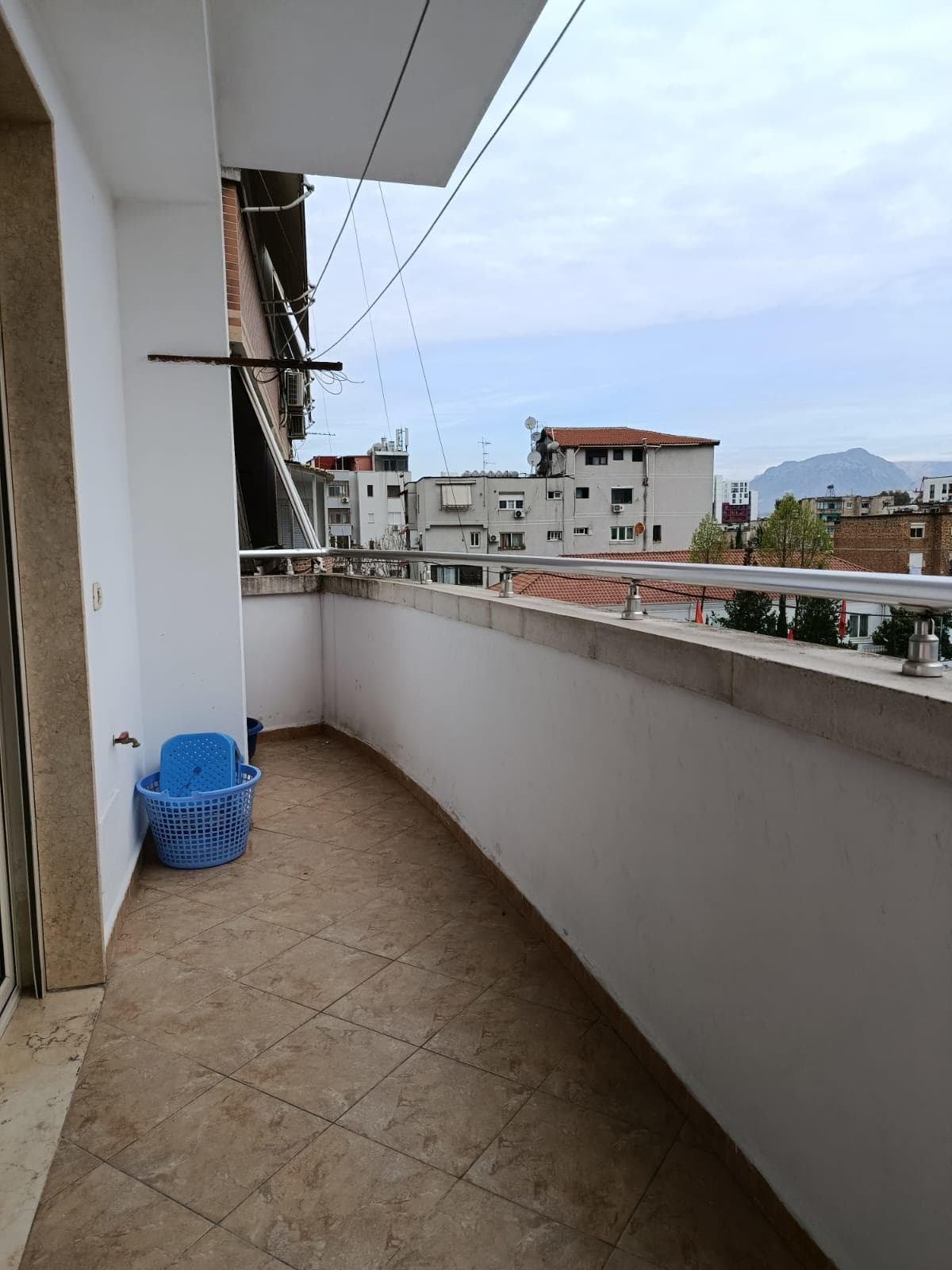 Jepet apartament me qera Tirane 1+1 te Selvia 4