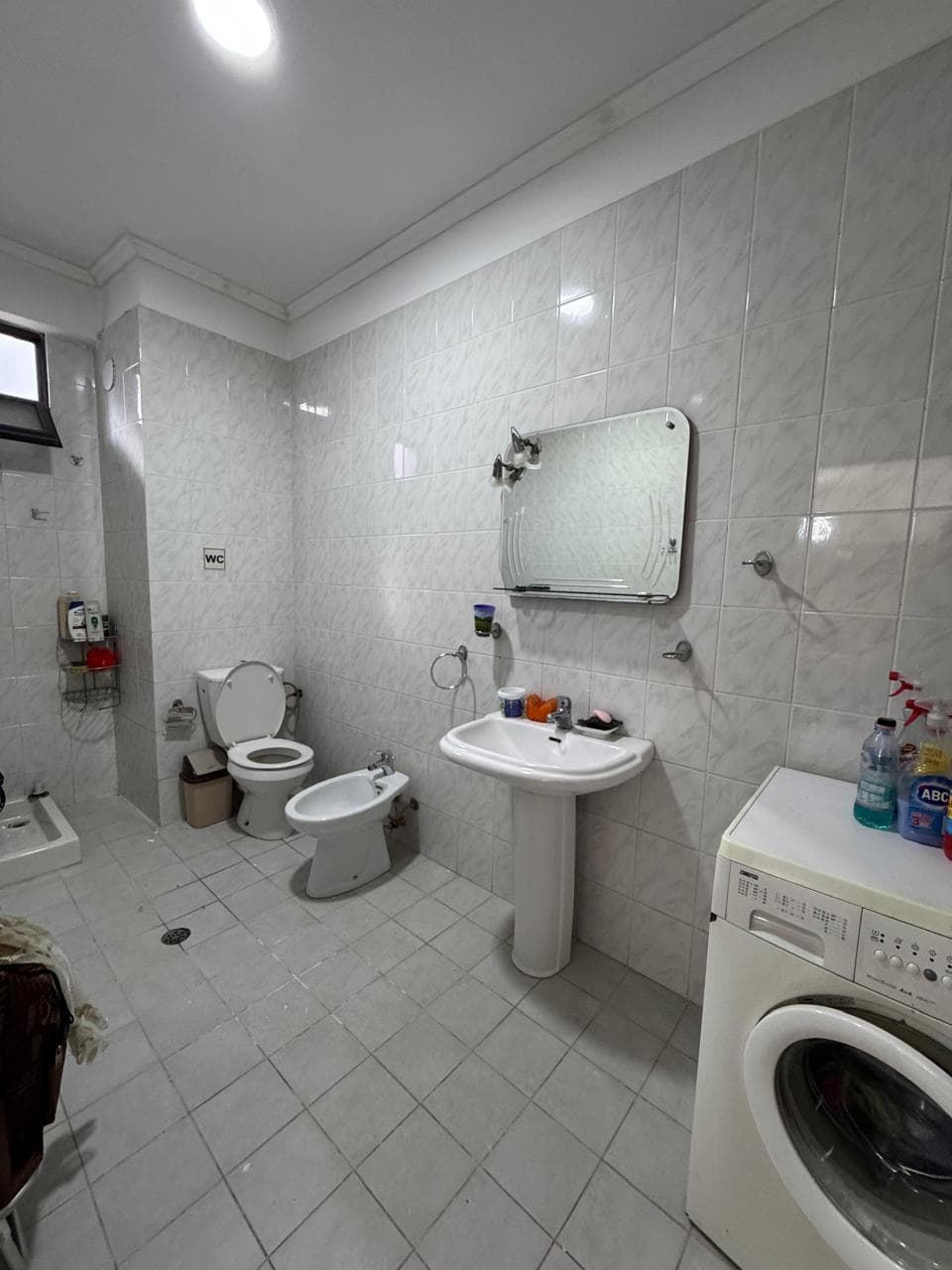 Shitet apartament 2+1 ne 5 Maj 4
