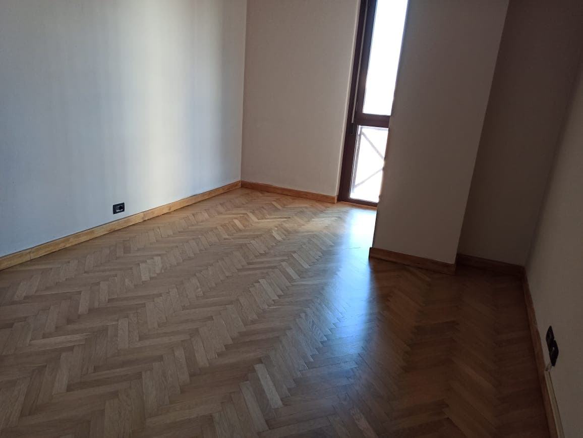 Jepet me qera ambient per zyre ne Qender