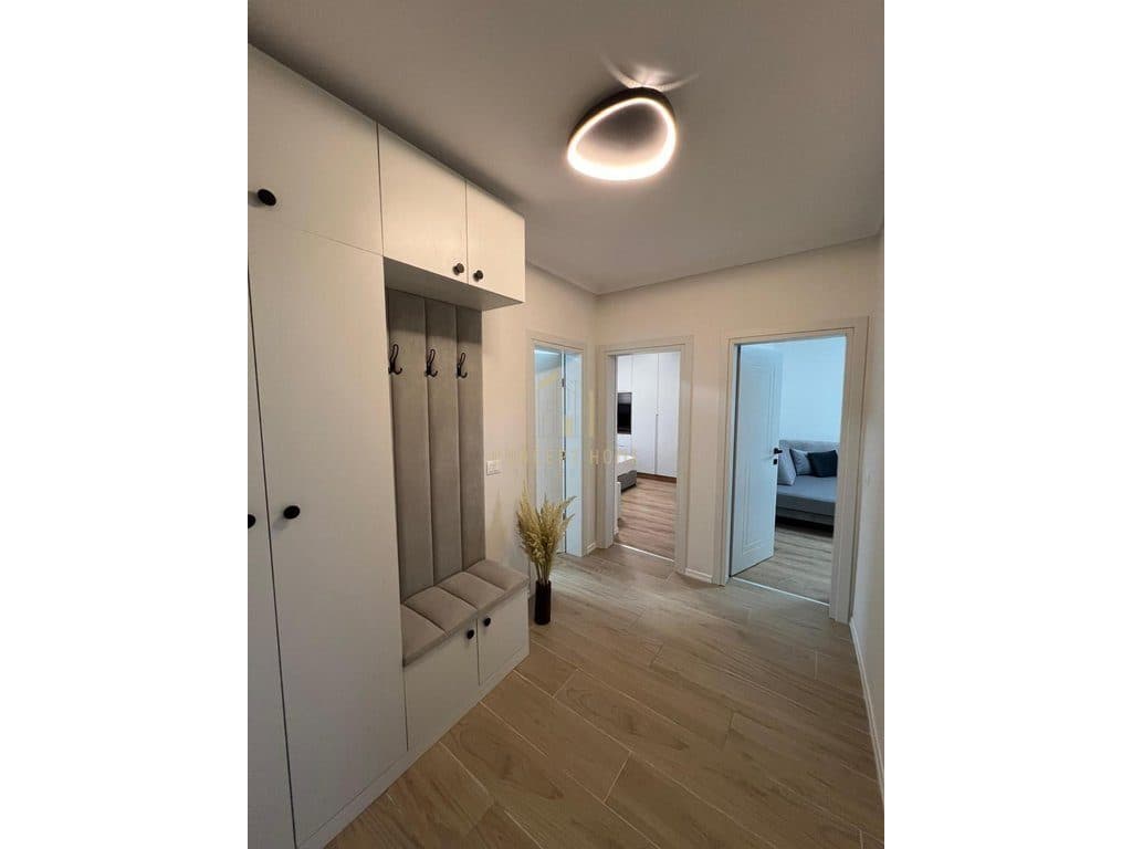 Jepet me qera Apartament 2+1 tek Stadiumi Dinamo