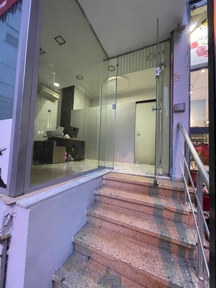 Jepet ambient me qera Te Rruga 5 Maj / 300 Euro 3