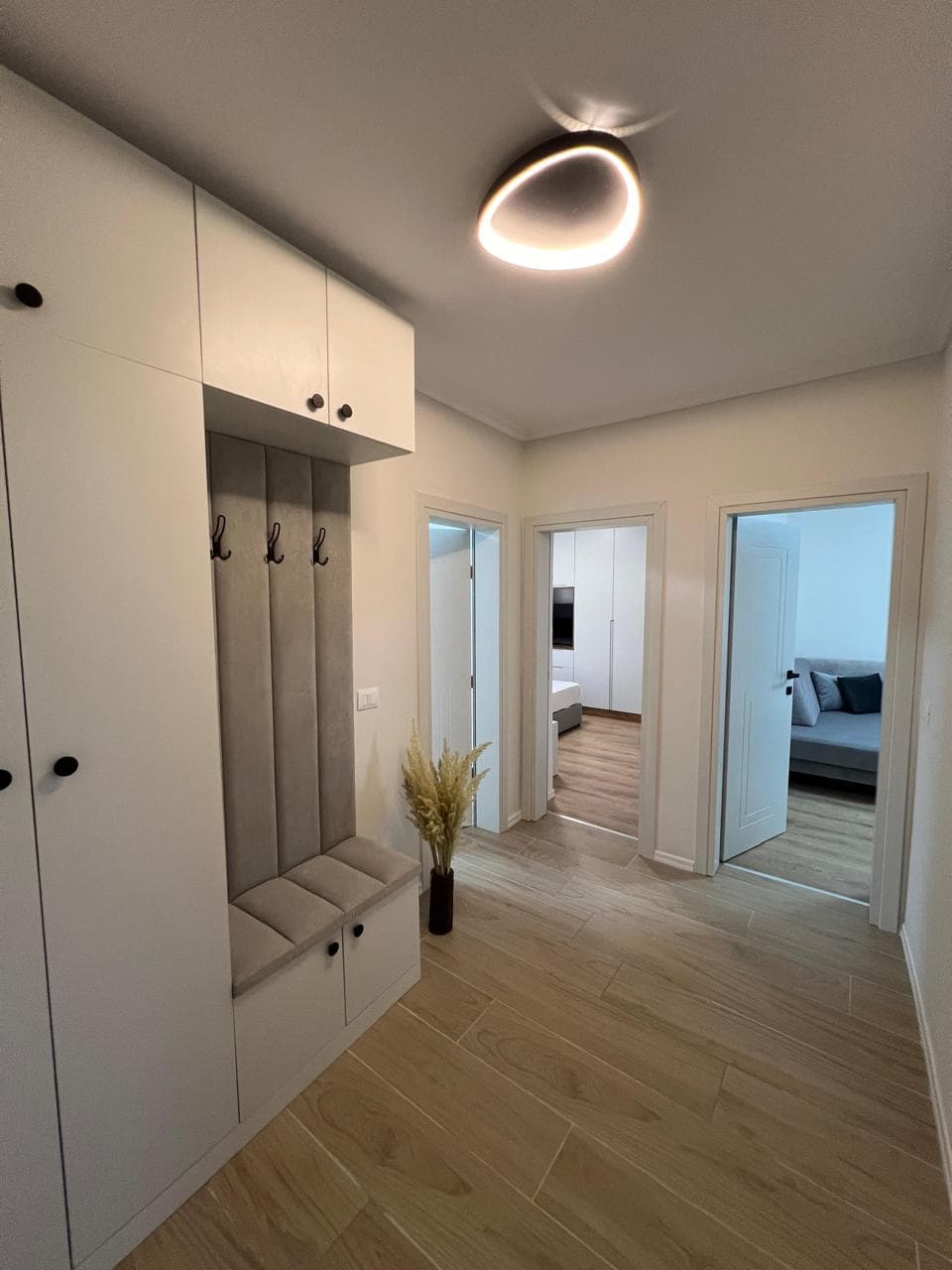 Jepet me qera Apartament 2+1 tek Stadiumi Dinamo