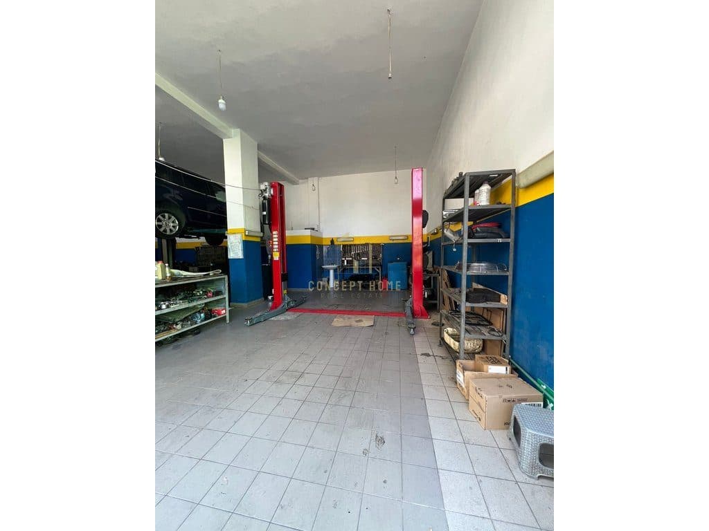 Dyqan Për Qira në Komuna e Parisit, Tiranë - 1200€ 1