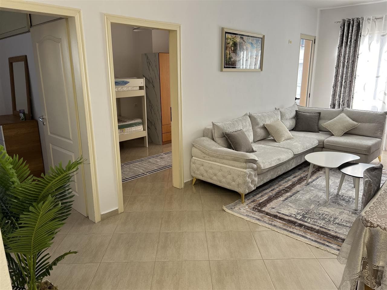 Jepet me qera apartament 2+1 ne Astir