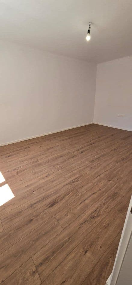 Shitet Apartament 1+1 tek 21 Dhjetori 3