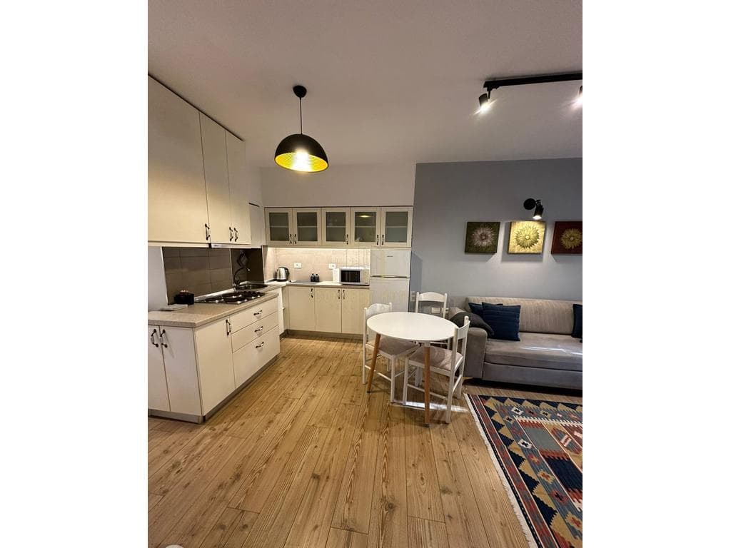 Jepet me qera apartament 1+1 tek Rruga e Elbasanit 3