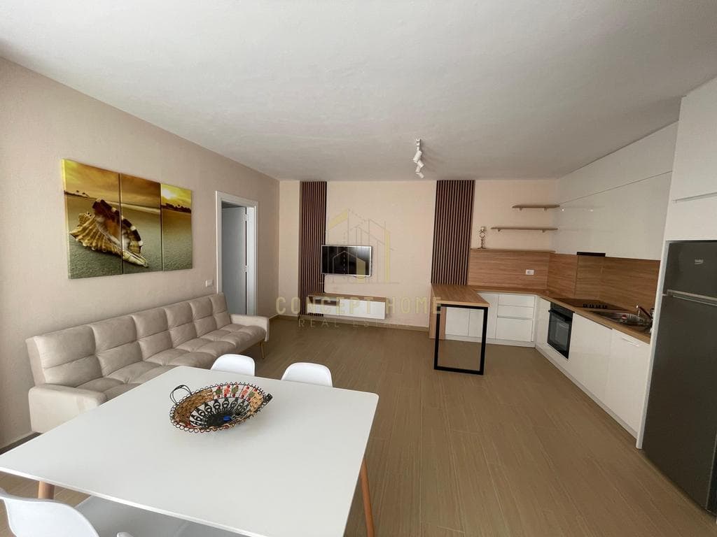 Shitet apartament 1+1 ne Golem. 2