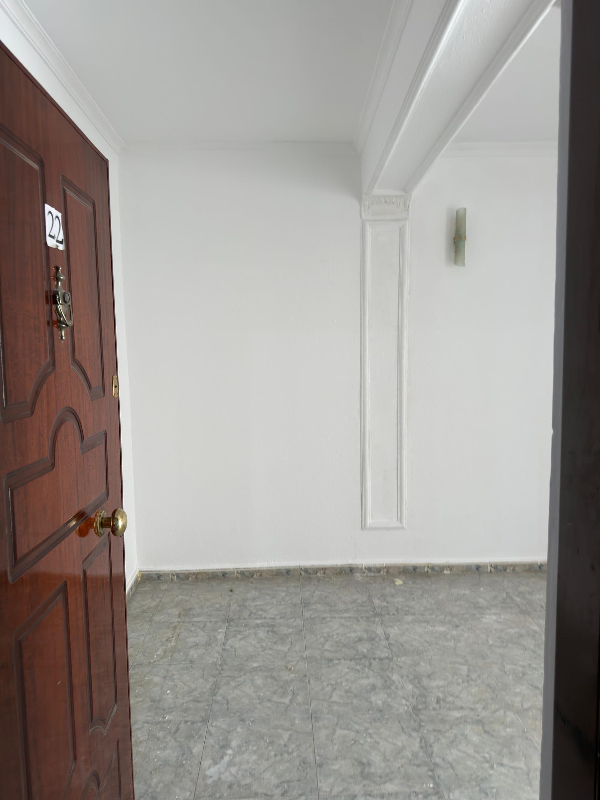 Shitet apartament 3+1+2 tek Komuna e Parisit