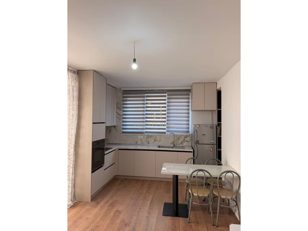 Jepet me qera apartament 1+1 tek 3