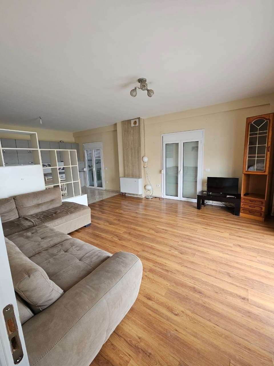 Jepet me qera apartament 3+1 tek Rruga e Elbasanit, Vilat Amerikane