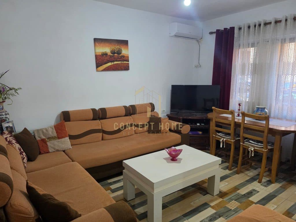 Jepet me qera apartament 2+1 tek rruga e dibres Stacioni Trenit/Rruga e Dibres/Medreseja, Tirana