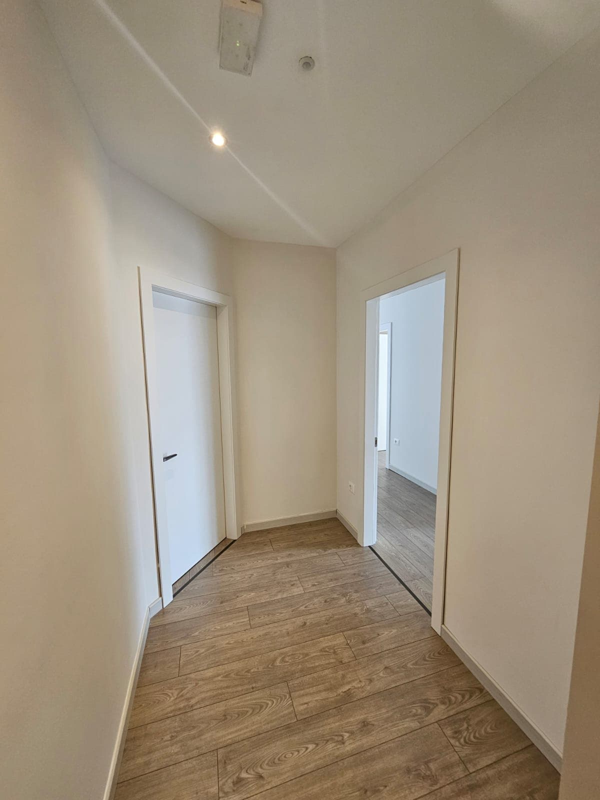Shitet apartament 2+1+Garzoniere ne Zog te Zi.