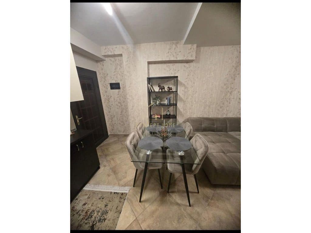 Jepet me qera apartament 1+1 Rruga Barikadave/Cmimi : 650 Mije lek/muaj 2