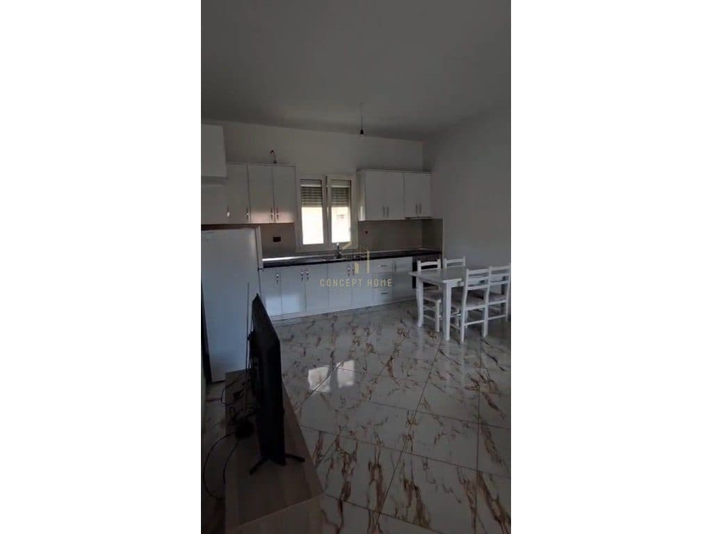 Jepet me qera apartament 2+1 ne 5 maj/Cmimi: 40,000 Leke/Muaj 2