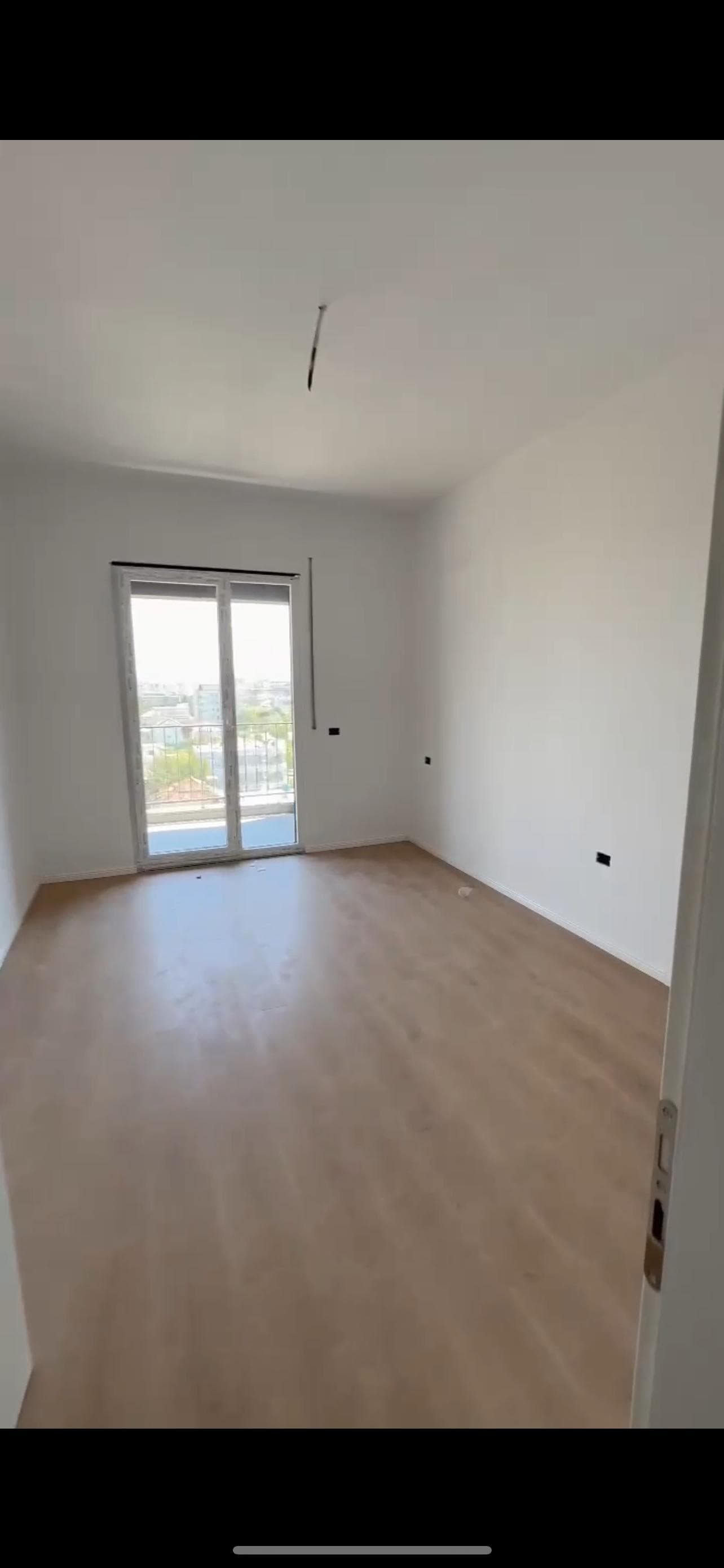Shitet Apartament 2+1+2 ne Kamez 4