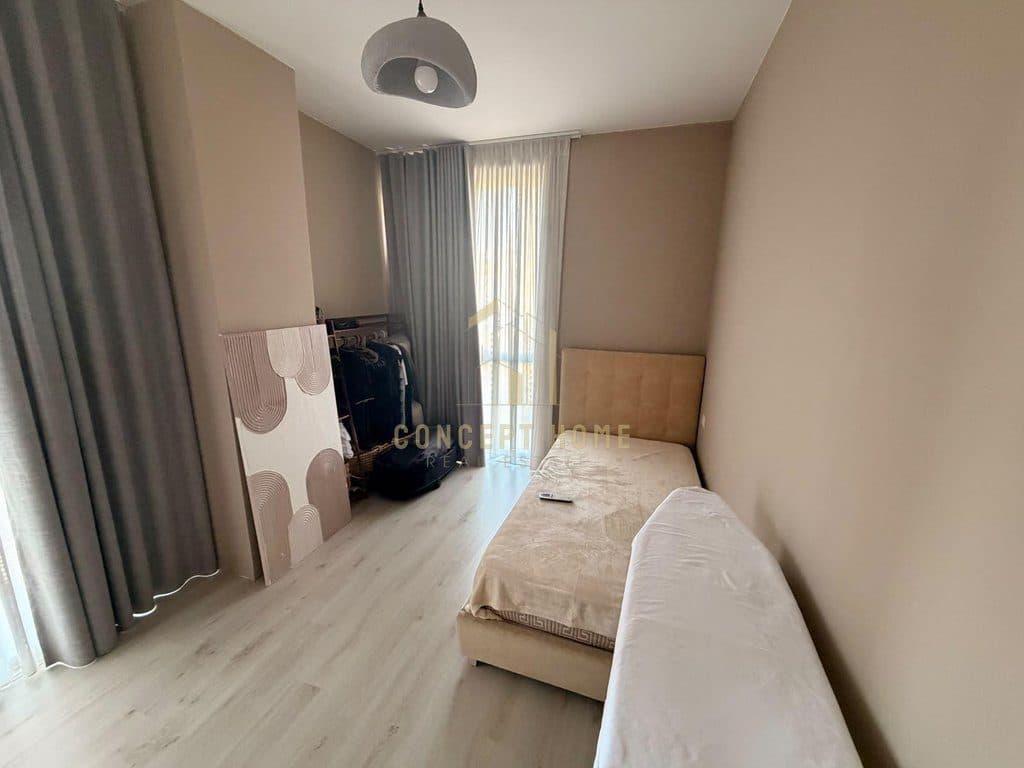 Shitet Apartament 2+1+2 tek Ish Fusha e Aviacionit 4