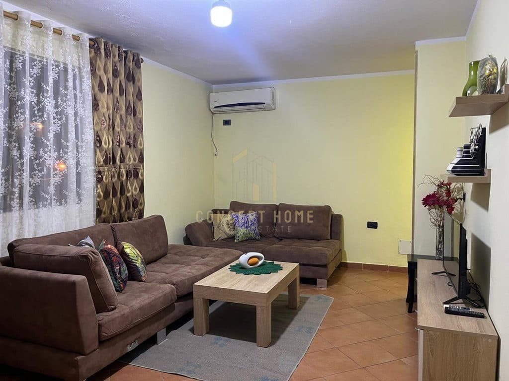 Jepet me qera apartament 1+1 tek Bulevardi Zogu i Pare.