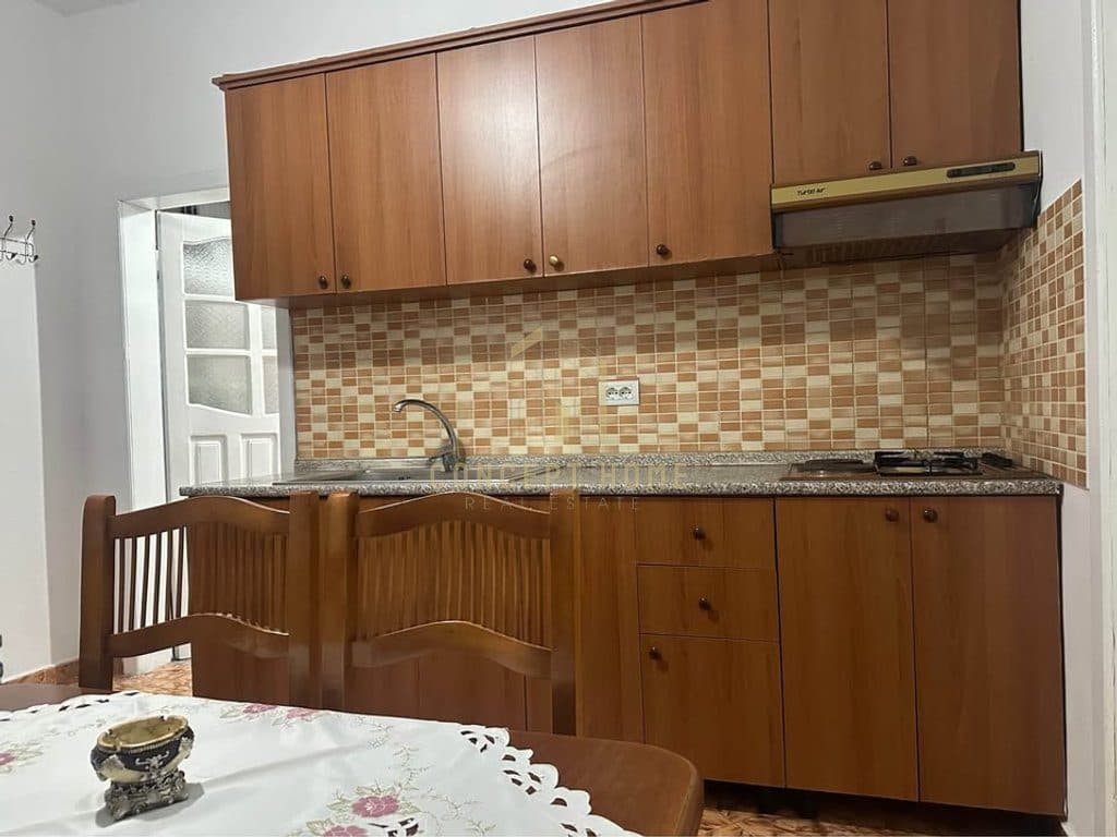 Jepet me qera apartament 1+1 tek 2