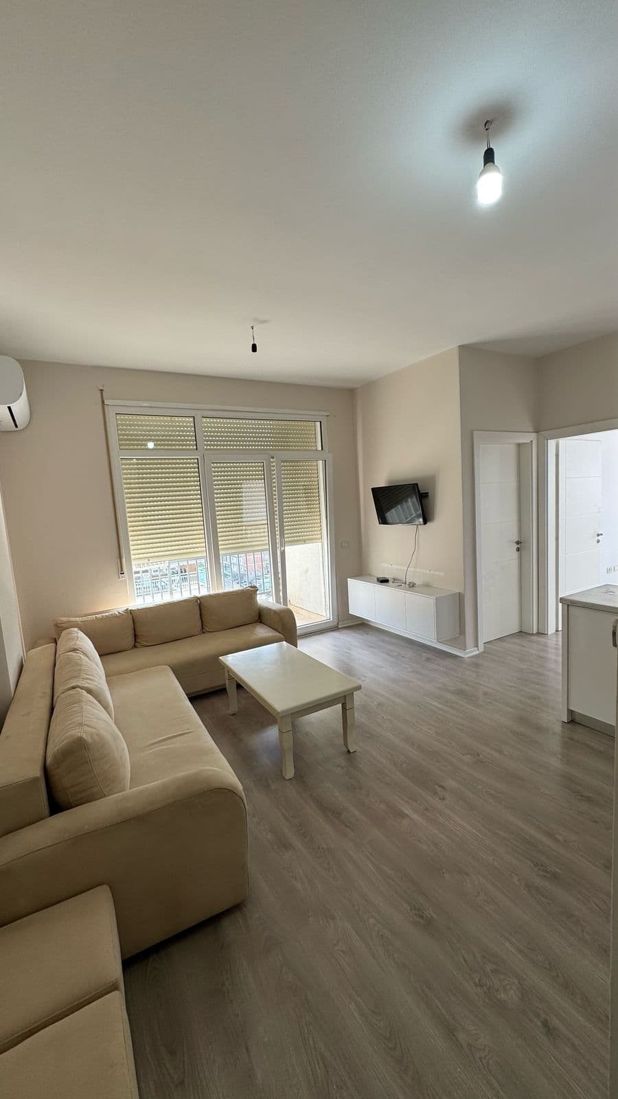 Jepet me qera apartament 3+1+2 tek Ish Fusha e Aviacionit