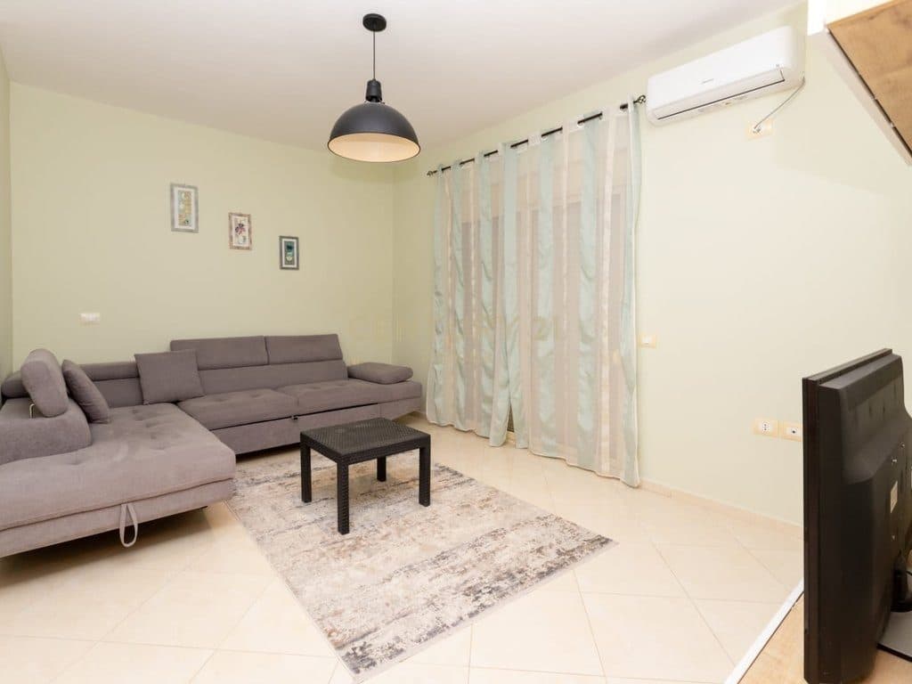 Shitet apartament 3+1+2 ne Lungomare. 2