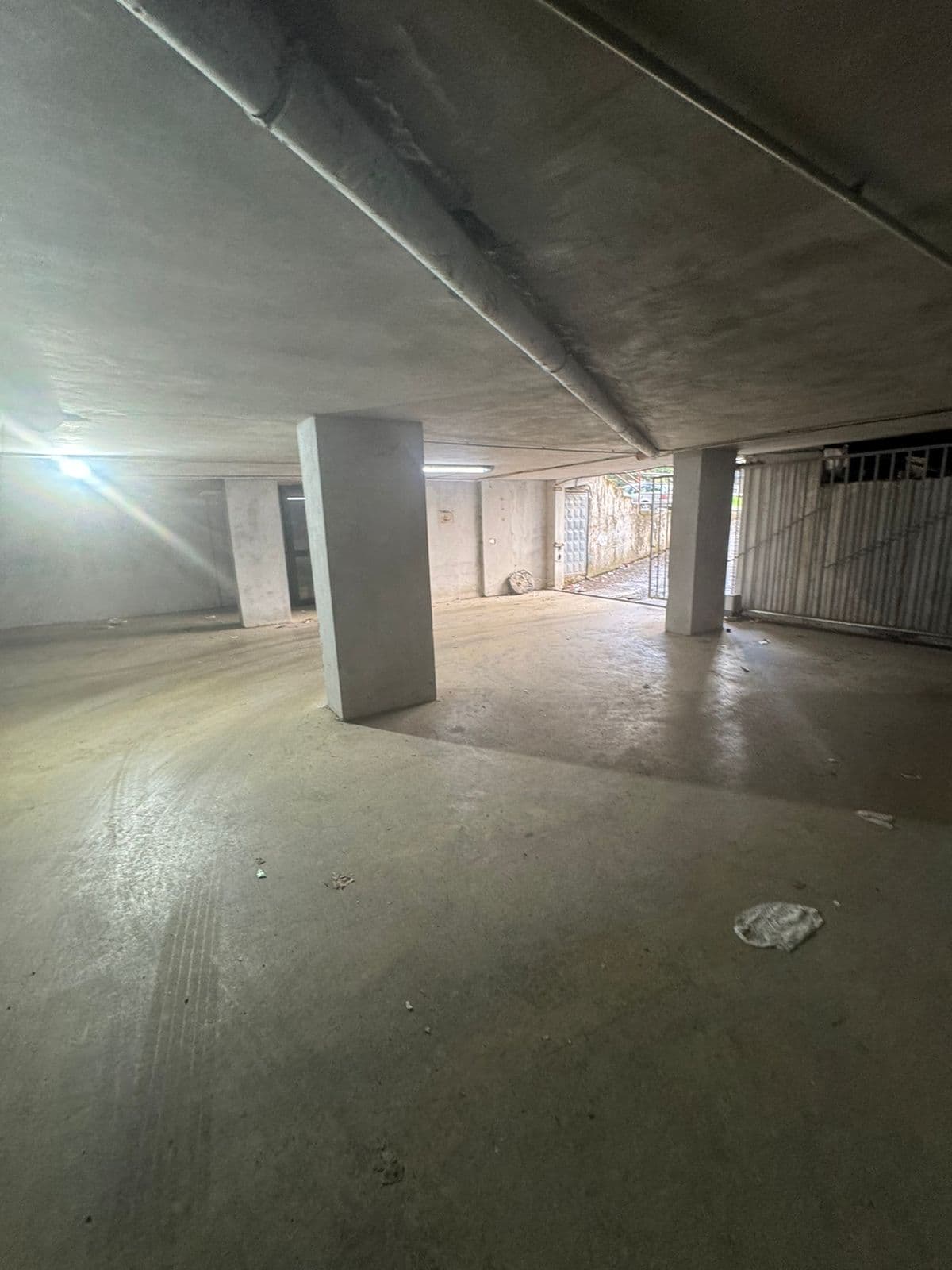 Garazh për Shitje në Rrugën 5 Maji, Tiranë - 405,000€ | 1300 m² 2