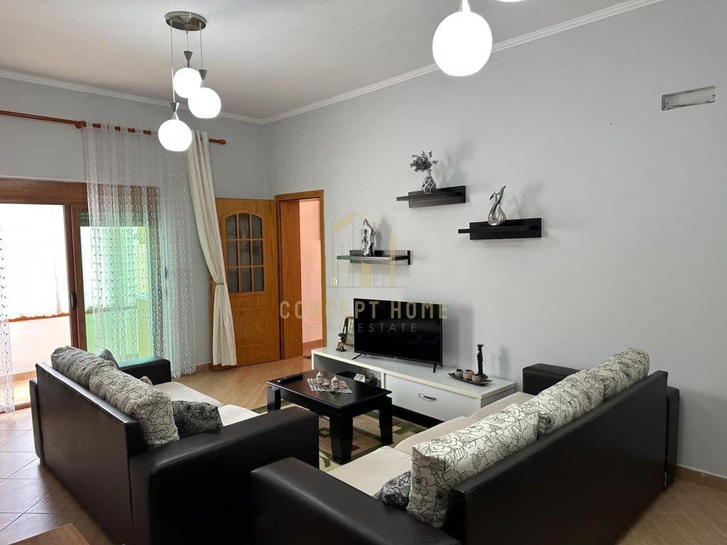 Jepet me qera shtepi private 2+1 Porcelan