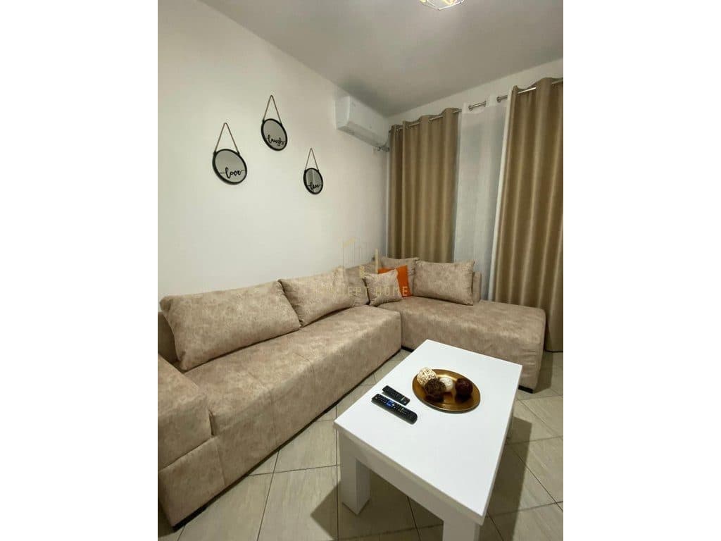 Shitet apartament 2+1 ne Kombinat