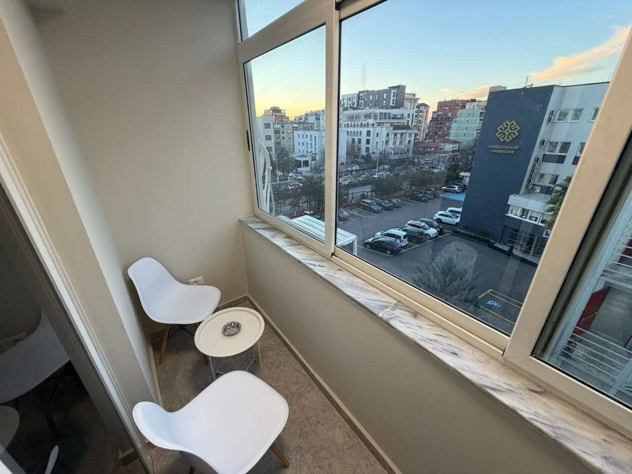 Shiten dy apartamente bashke 1+1 tek Kryqezimi 21 Dhjetorit. 3