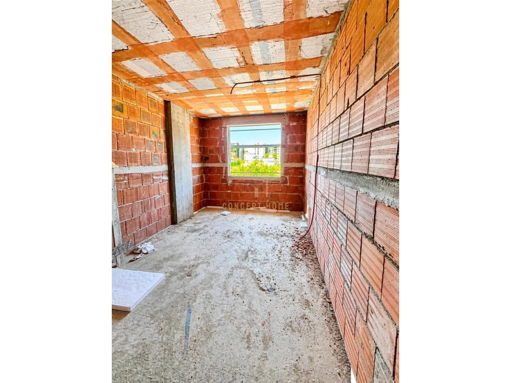 Shitet apartament 2+1 ne 4
