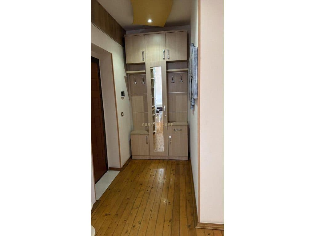 Jepet me qera apartament 2+1 tek Rruga e Durresit. 2