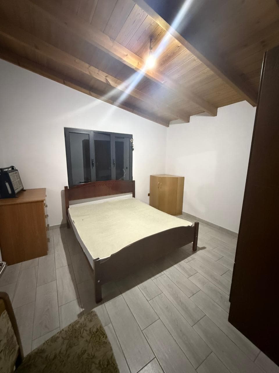 Jepet me qera apartament ne Insitut/Cmimi: 400 Euro 4