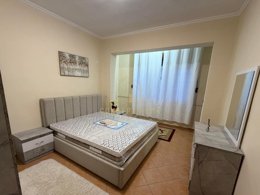 Apartement me qera 1+1 tek Medreseja. 4