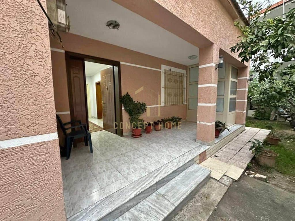 Jepet me qera apartament 2+1 tek Bulevardi i ri 4