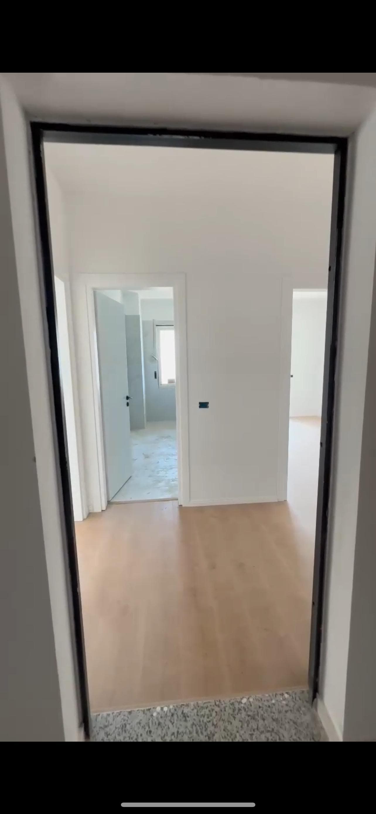 Shitet Apartament 2+1+2 ne Kamez