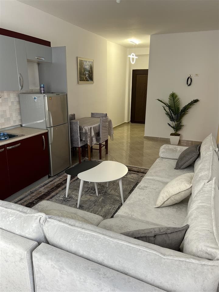 Jepet me qera apartament 2+1 ne Astir 3