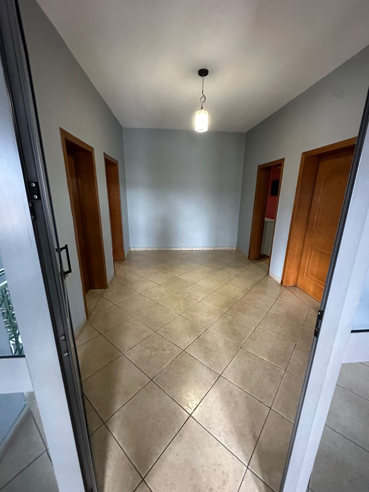 Shitet ndërtesë 3-katëshe "Motel" + Toke ne Vaqarr ( Buze rruges Kryesore ) , Tiranë - 850.000€ | 1159 m² 3